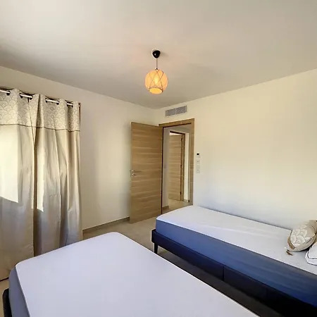 Appartamento T3 Moderne Avec Grande Terrasse Et Cuisine Equipee - Fr-1-719-20 *