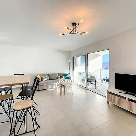 Appartamento T3 Moderne Avec Grande Terrasse Et Cuisine Equipee - Fr-1-719-20